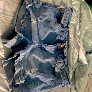 Celebrity pink jean shorts, never worn but tags are not on. I’m good shape.
